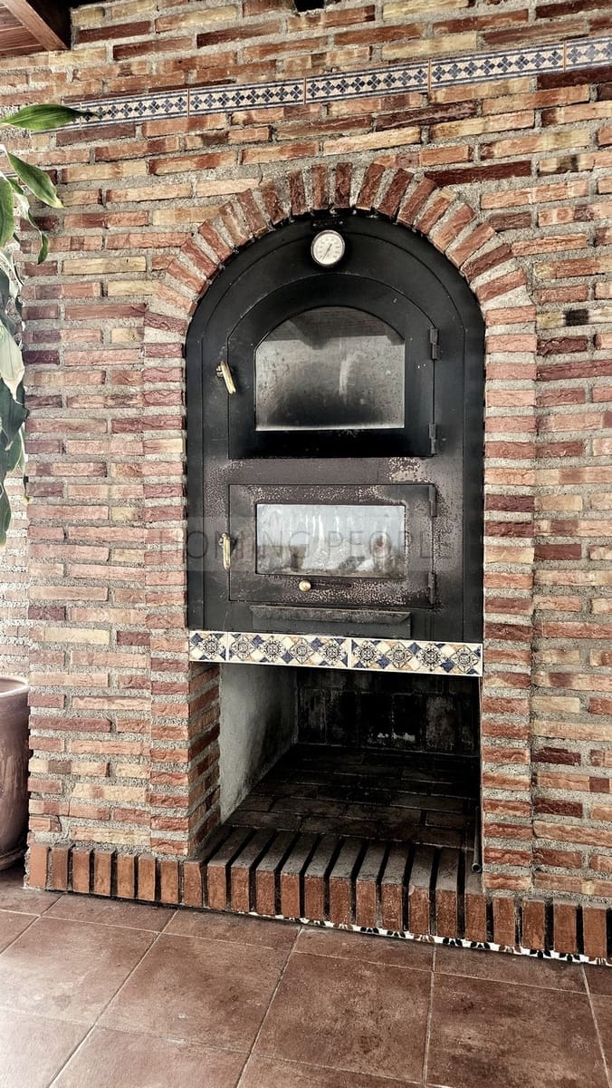 4 bedroom Villa for rent in Jete with pool garage - € 3,500 (Ref: 9780219)