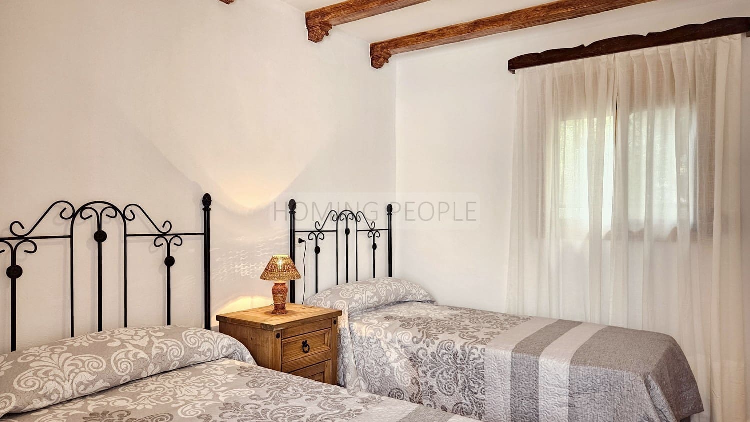 4 bedroom Villa for rent in Jete with pool garage - € 3,500 (Ref: 9780219)