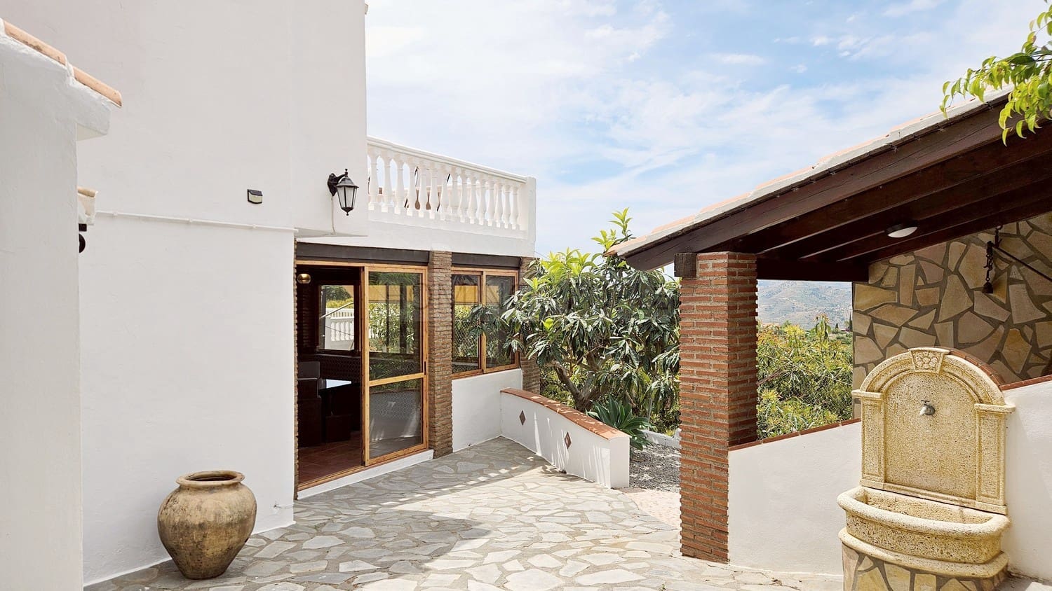 4 bedroom Villa for rent in Jete with pool garage - € 3,500 (Ref: 9780219)