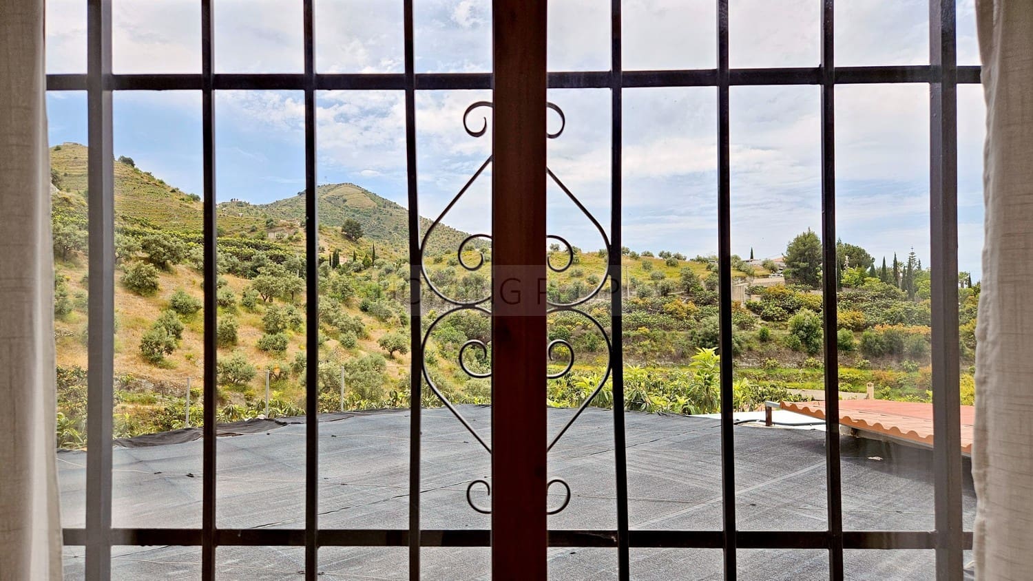 4 bedroom Villa for rent in Jete with pool garage - € 3,500 (Ref: 9780219)