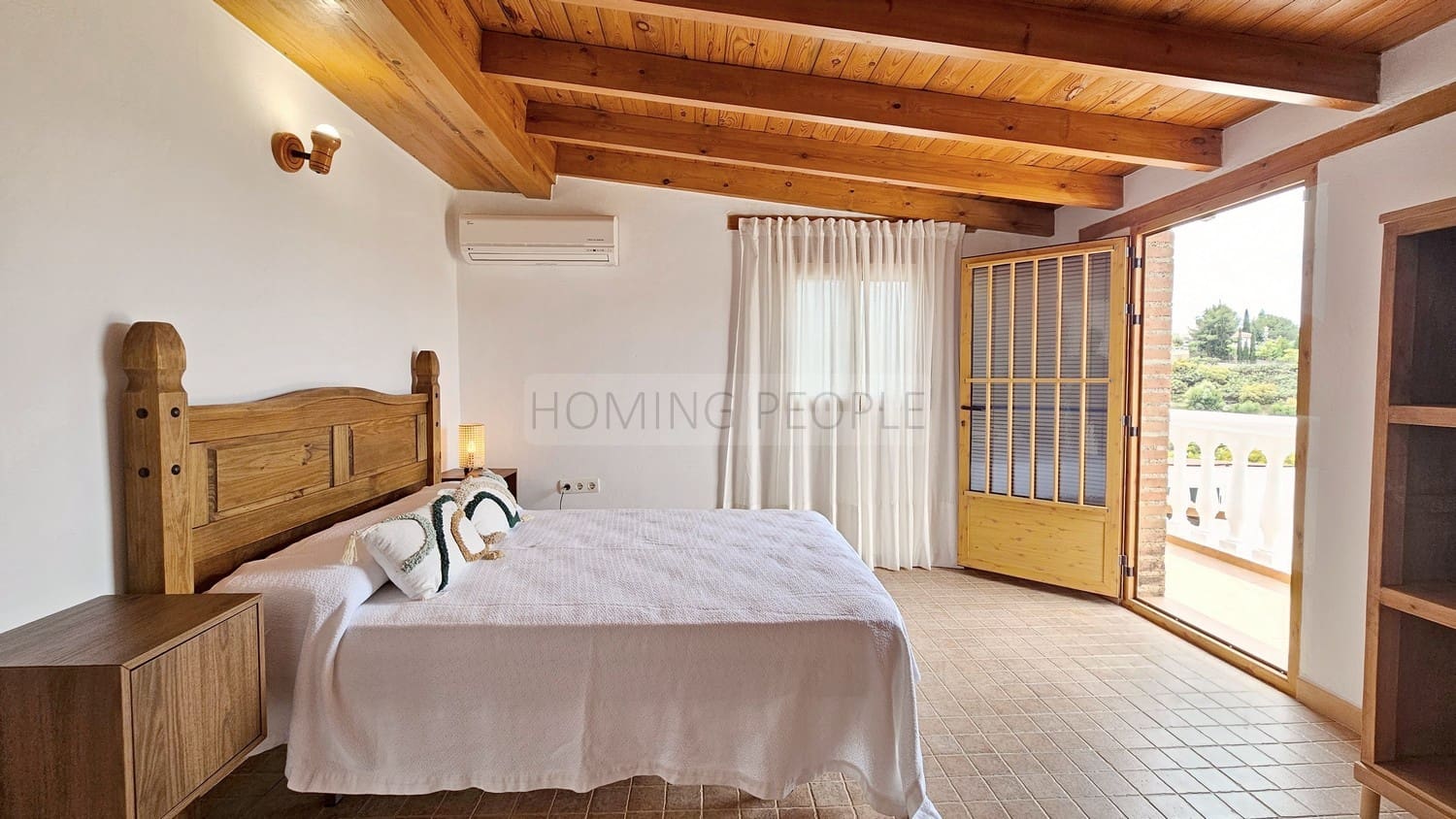 4 bedroom Villa for rent in Jete with pool garage - € 3,500 (Ref: 9780219)