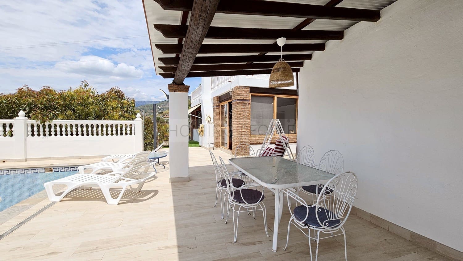 4 bedroom Villa for rent in Jete with pool garage - € 3,500 (Ref: 9780219)