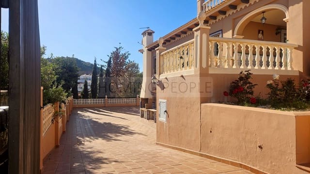 5 bedroom Villa for rent in Rincón de la Victoria with pool garage - € 3,500 (Ref: 9787025)