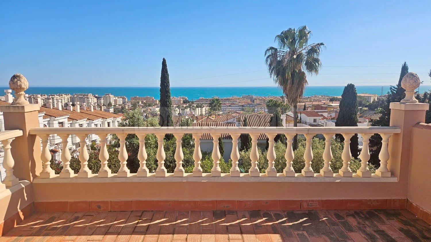 5 bedroom Villa for rent in Rincon de la Victoria with pool garage - € 3,500 (Ref: 9787025)