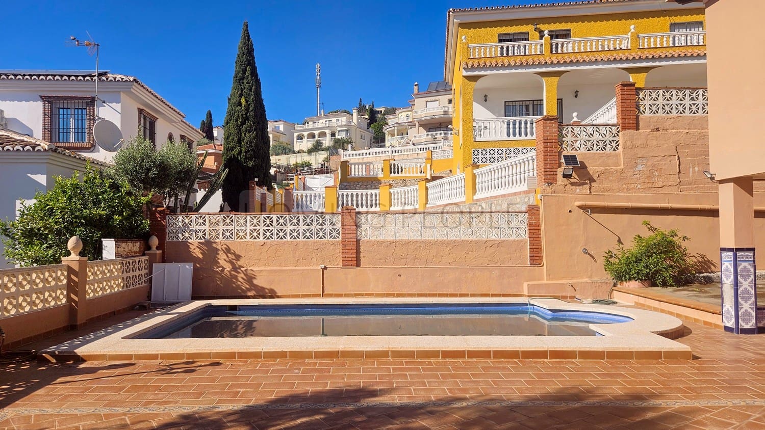 5 bedroom Villa for rent in Rincon de la Victoria with pool garage - € 3,500 (Ref: 9787025)