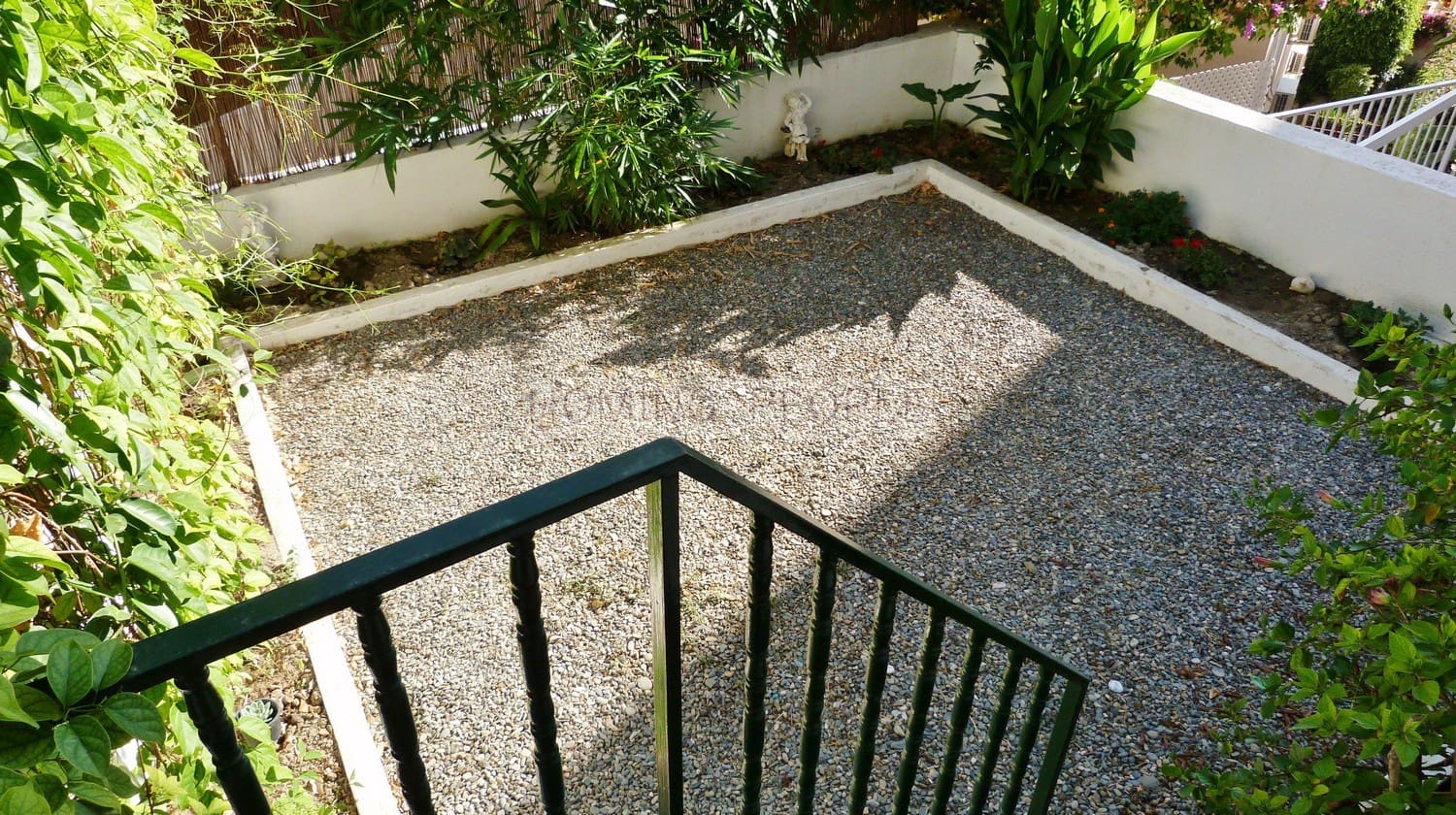 2 soveværelse Lejlighed til leje i La Herradura - € 900 (Ref: 9807764)