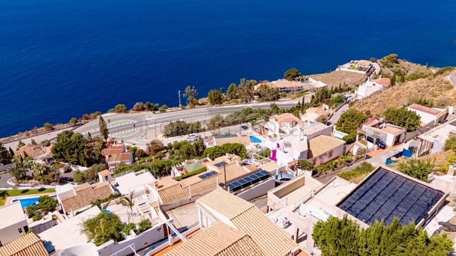 2 slaapkamer Villa te koop in Salobreña met zwembad - € 690.000 (Ref: 9873042)