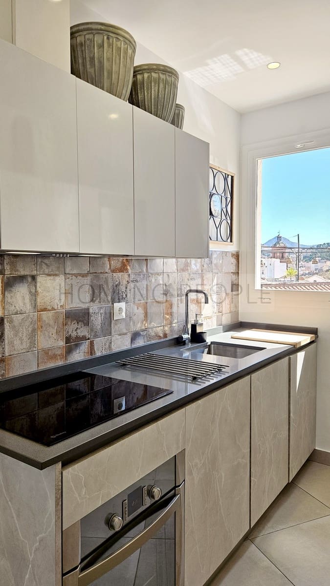 2 Zimmer Penthouse zu vermieten in Malaga Stadt - 3.300 € (Ref: 9877991)
