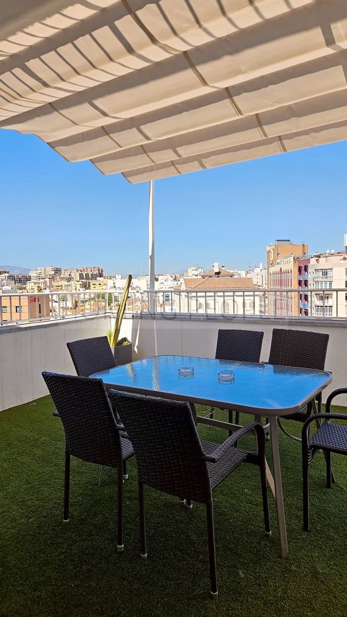 2 Zimmer Penthouse zu vermieten in Malaga Stadt - 3.300 € (Ref: 9877991)