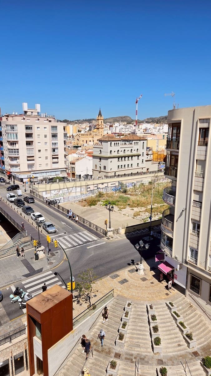 2 Zimmer Penthouse zu vermieten in Malaga Stadt - 3.300 € (Ref: 9877991)