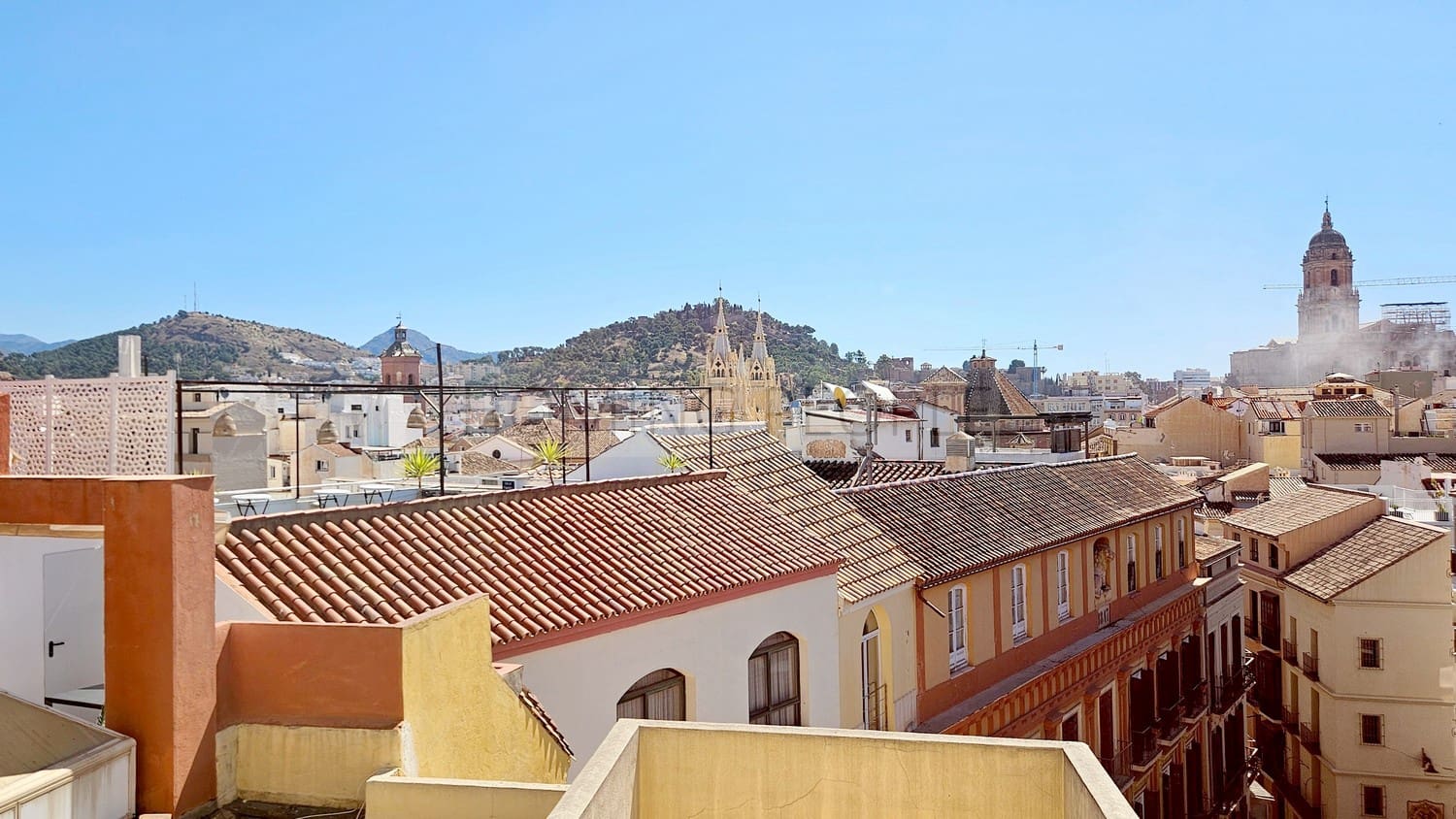 2 Zimmer Penthouse zu vermieten in Malaga Stadt - 3.300 € (Ref: 9877991)