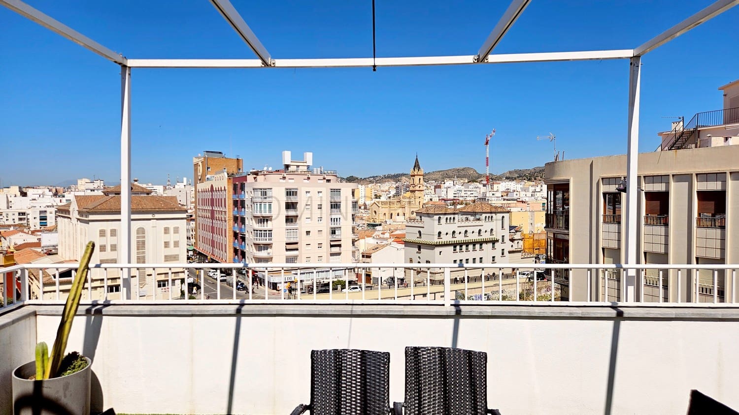 2 Zimmer Penthouse zu vermieten in Malaga Stadt - 3.300 € (Ref: 9877991)