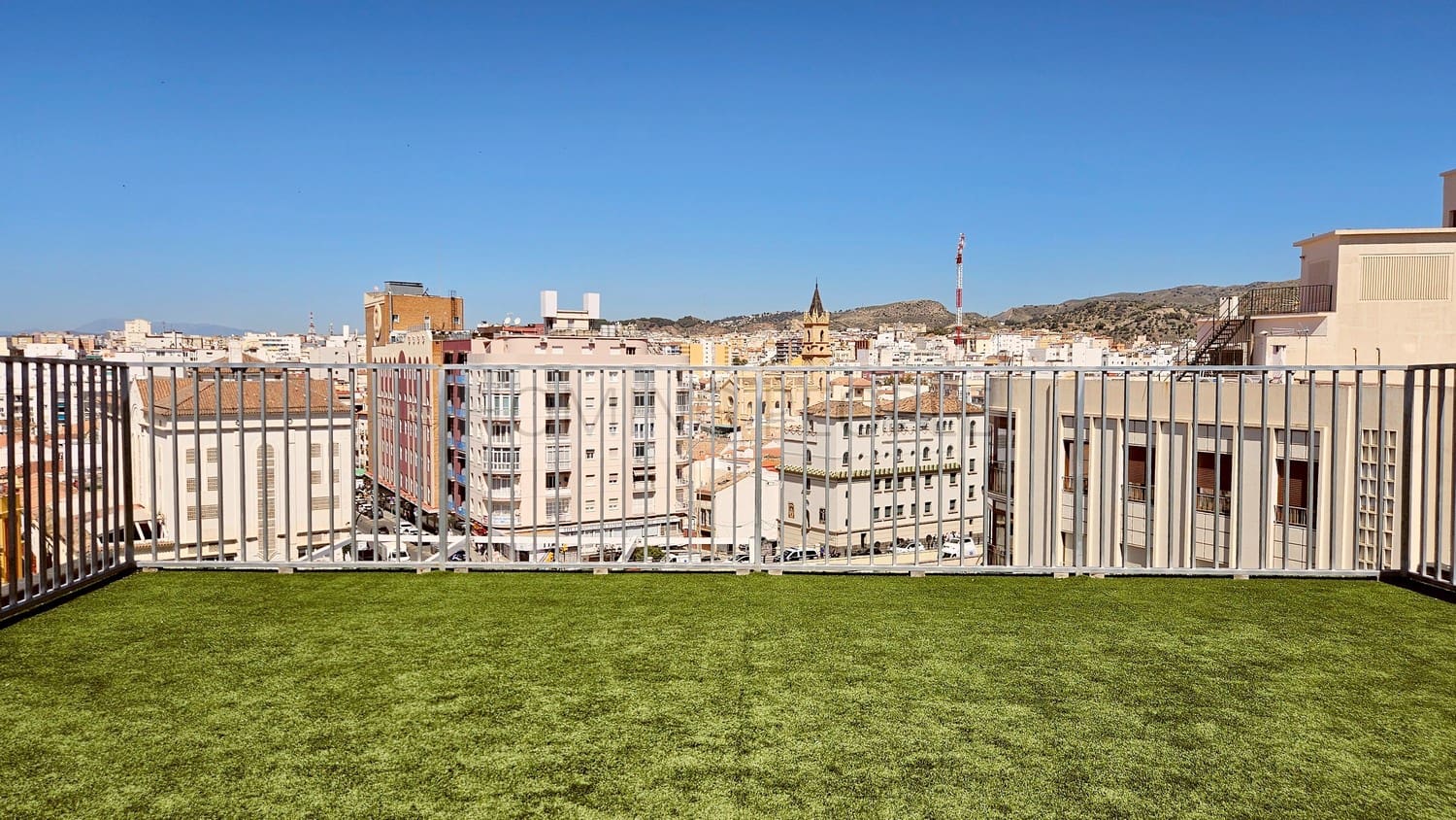 2 Zimmer Penthouse zu vermieten in Malaga Stadt - 3.300 € (Ref: 9877991)