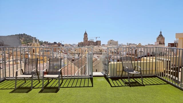 2 soverom Penthouse til leie i Centro Historico, Málaga by - € 3 300 (Ref: 9877991)