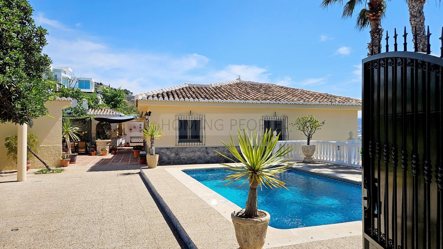3 quarto Moradia para arrendar em Cotobro com piscina garagem - 1 900 € (Ref: 9928865)