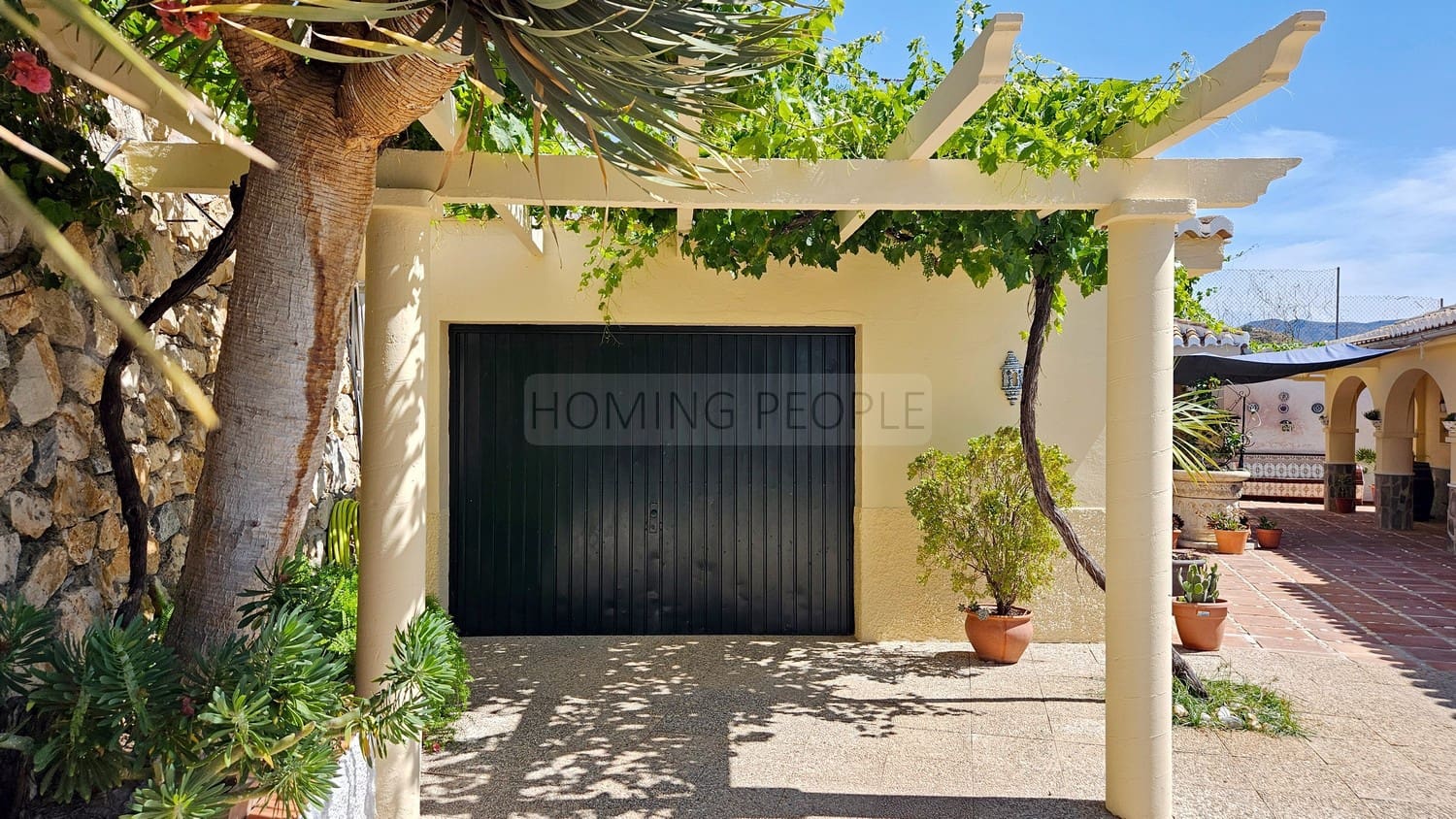 3 quarto Moradia para arrendar em Cotobro com piscina garagem - 1 900 € (Ref: 9928865)