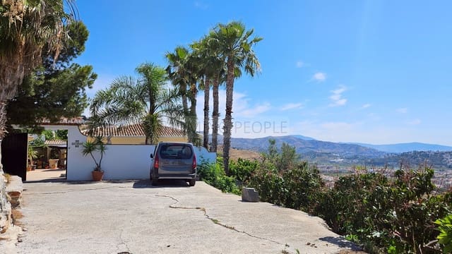 3 quarto Moradia para arrendar em Cotobro, Almuñécar com piscina garagem - 1 900 € (Ref: 9928865)