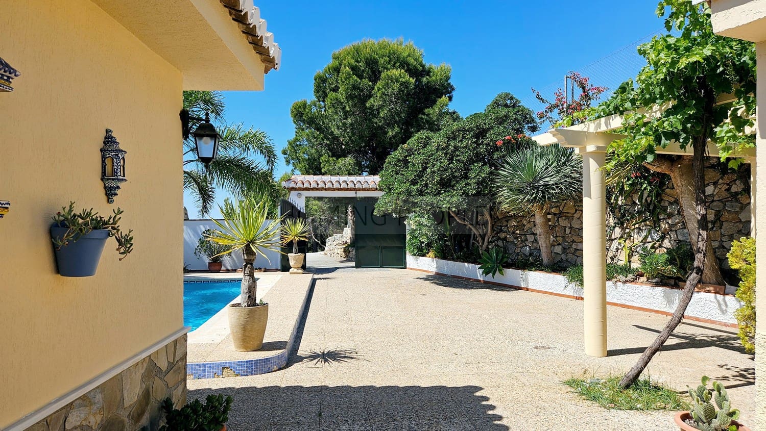 3 quarto Moradia para arrendar em Cotobro com piscina garagem - 1 900 € (Ref: 9928865)