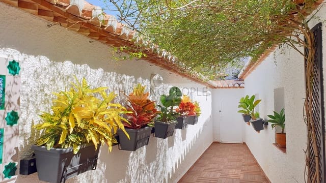3 bedroom Villa for rent in Almuñécar with pool garage - € 4,900 (Ref: 9964943)