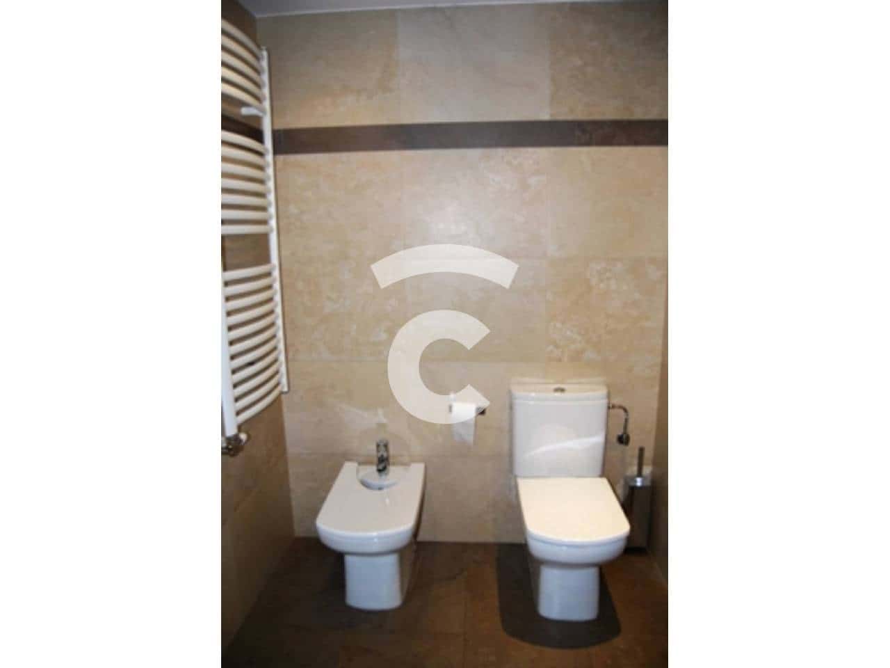 3 quarto Apartamento para arrendar em Vic com garagem - 450 € (Ref: 10031351)