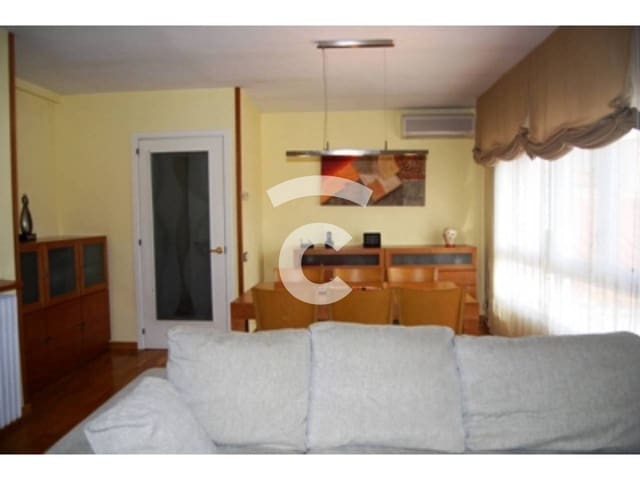 Appartement de 3 chambres à louer à Vic - 450 € (Ref: 10031351)