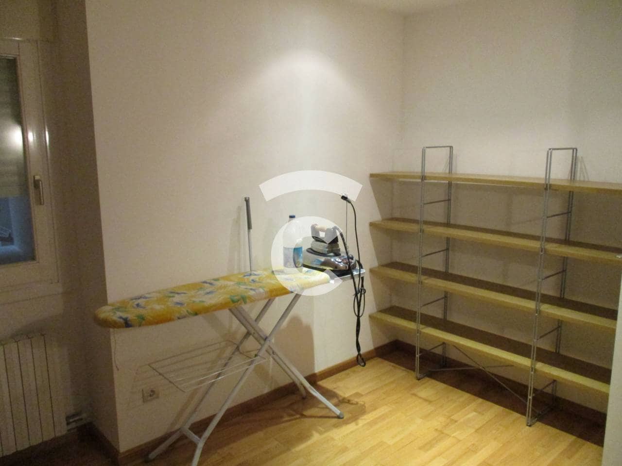 3 sovrum Lägenhet att hyra i Vic med garage - 650 € (Ref: 10031352)