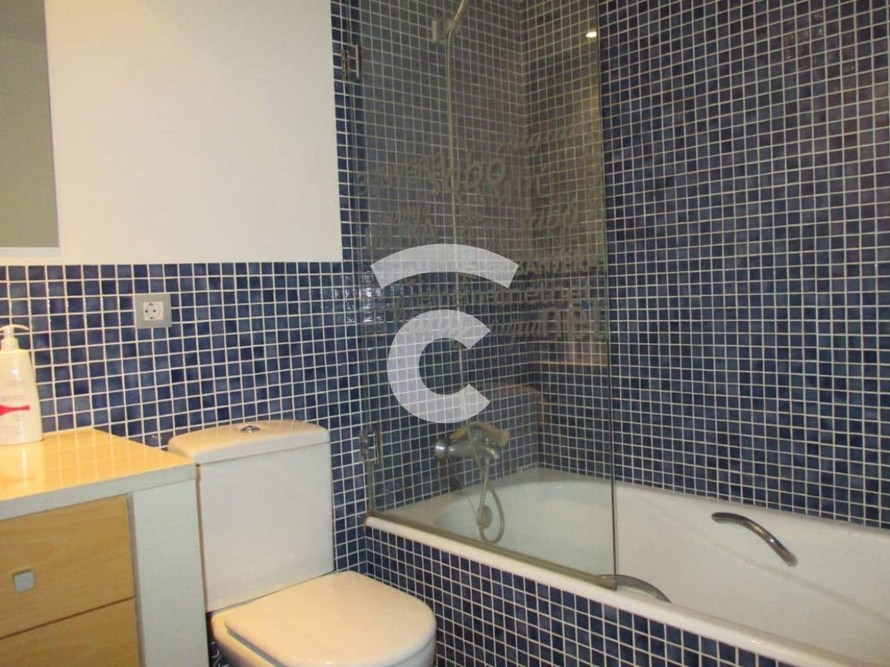 3 sovrum Lägenhet att hyra i Vic med garage - 650 € (Ref: 10031352)
