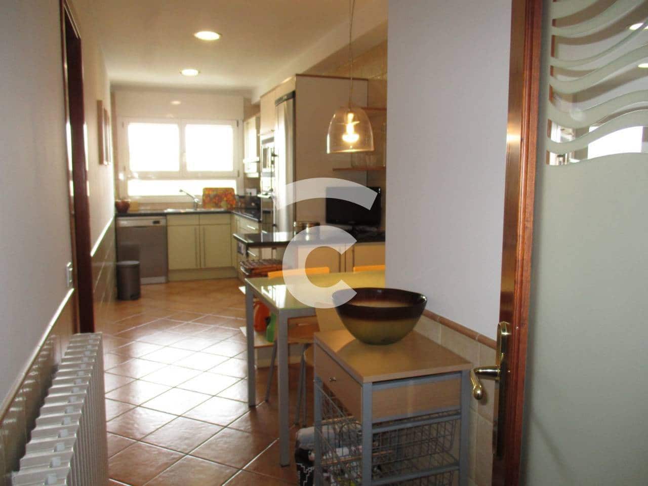 3 sovrum Lägenhet att hyra i Vic med garage - 650 € (Ref: 10031352)