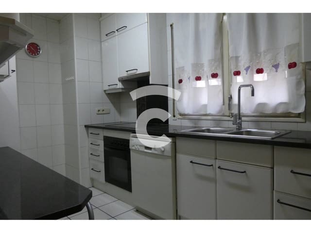 3 sypialnia Mieszkanie do wynajęcia w Vic - 594 € (Ref: 10048655)
