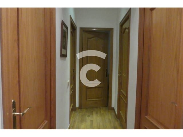 3 sypialnia Mieszkanie do wynajęcia w Vic - 594 € (Ref: 10048655)