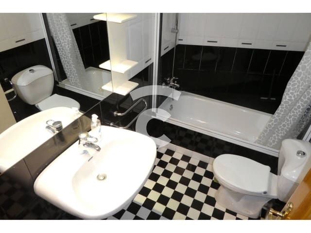 3 sypialnia Mieszkanie do wynajęcia w Vic - 594 € (Ref: 10048655)