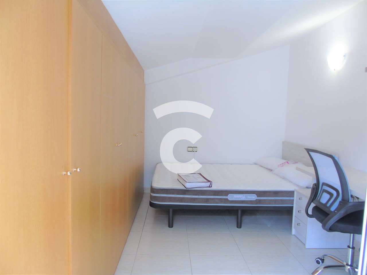 4 slaapkamer Appartement te huur in Vic - € 458 (Ref: 10048656)