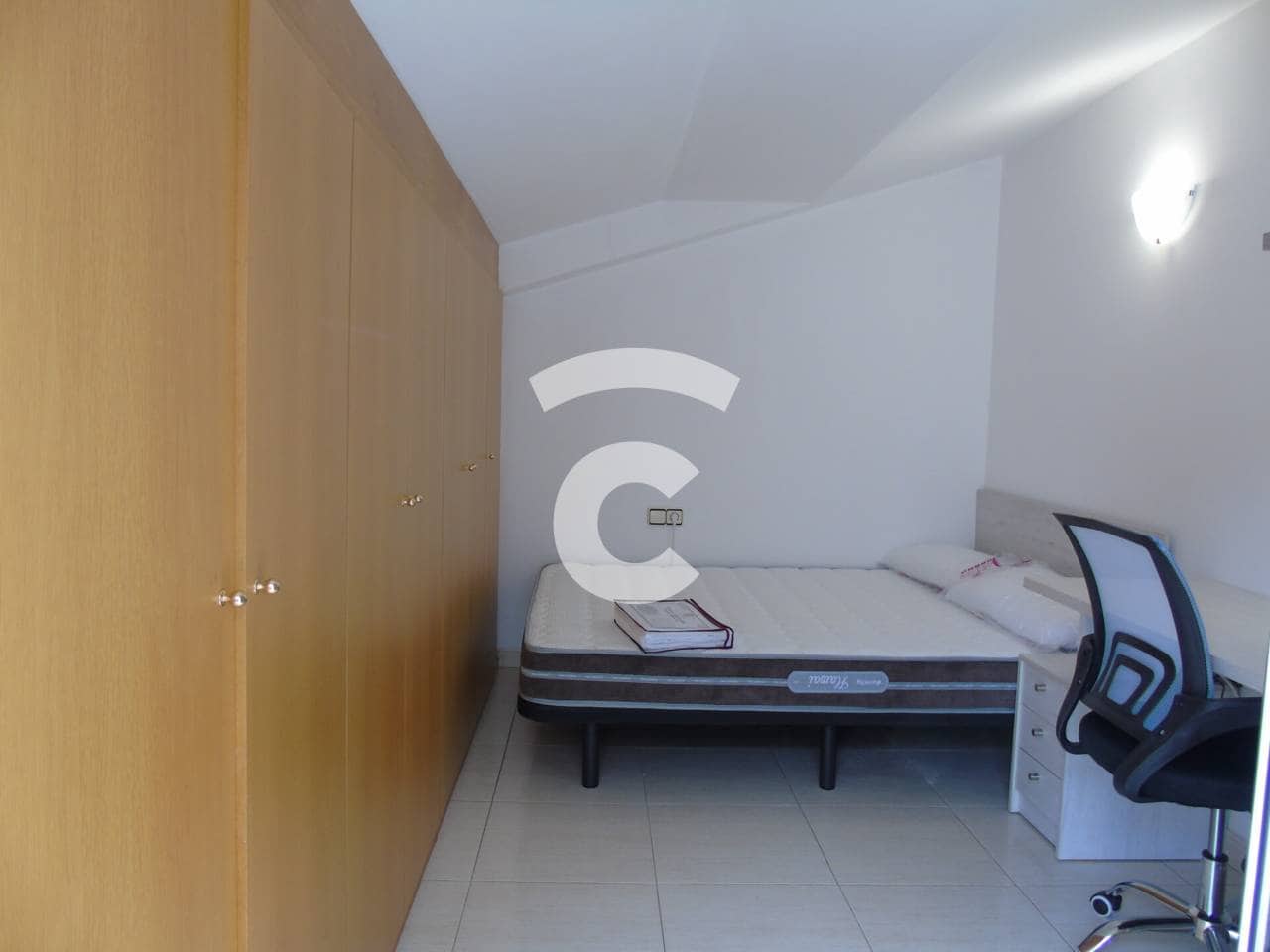 4 slaapkamer Appartement te huur in Vic - € 458 (Ref: 10048656)