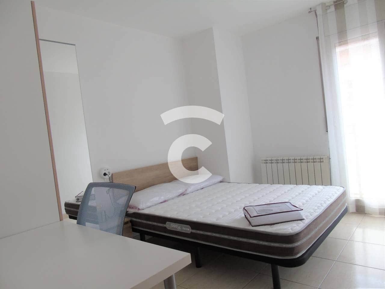 4 slaapkamer Appartement te huur in Vic - € 442 (Ref: 10048657)