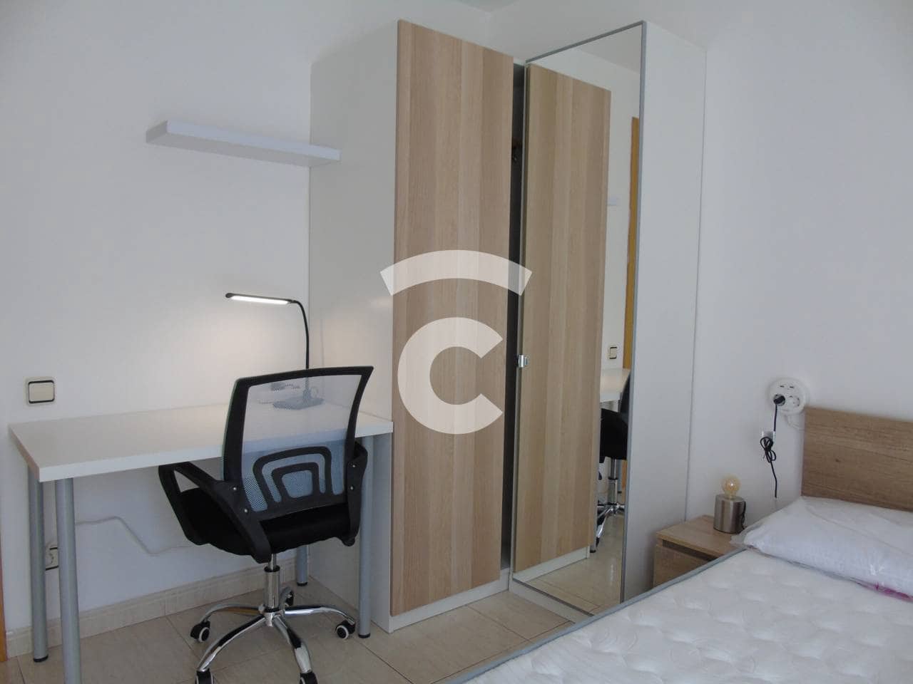 4 slaapkamer Appartement te huur in Vic - € 442 (Ref: 10048657)