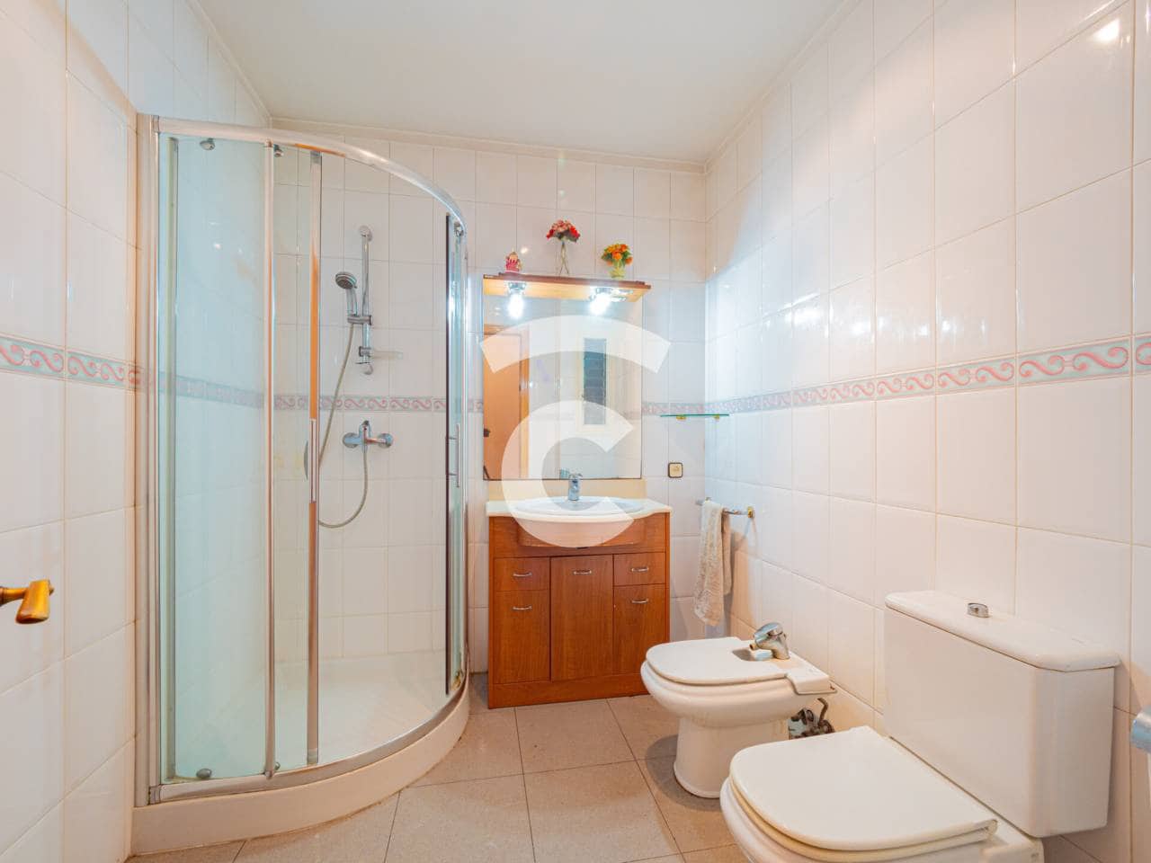 8 bedroom Townhouse for sale in Manlleu with garage - € 395,000 (Ref: 10170400)