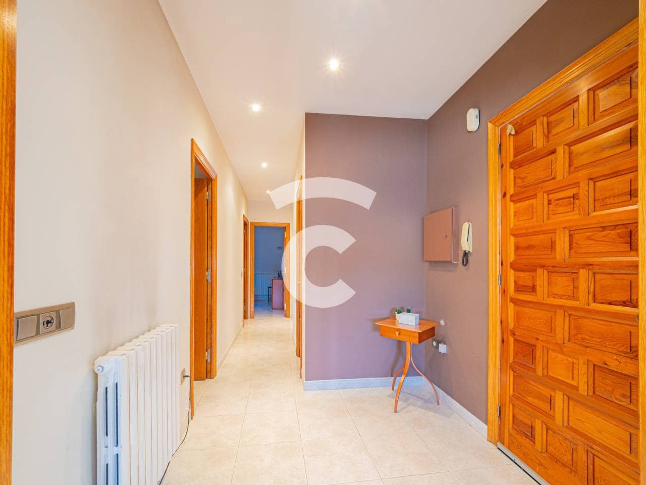 8 bedroom Townhouse for sale in Manlleu with garage - € 395,000 (Ref: 10170400)