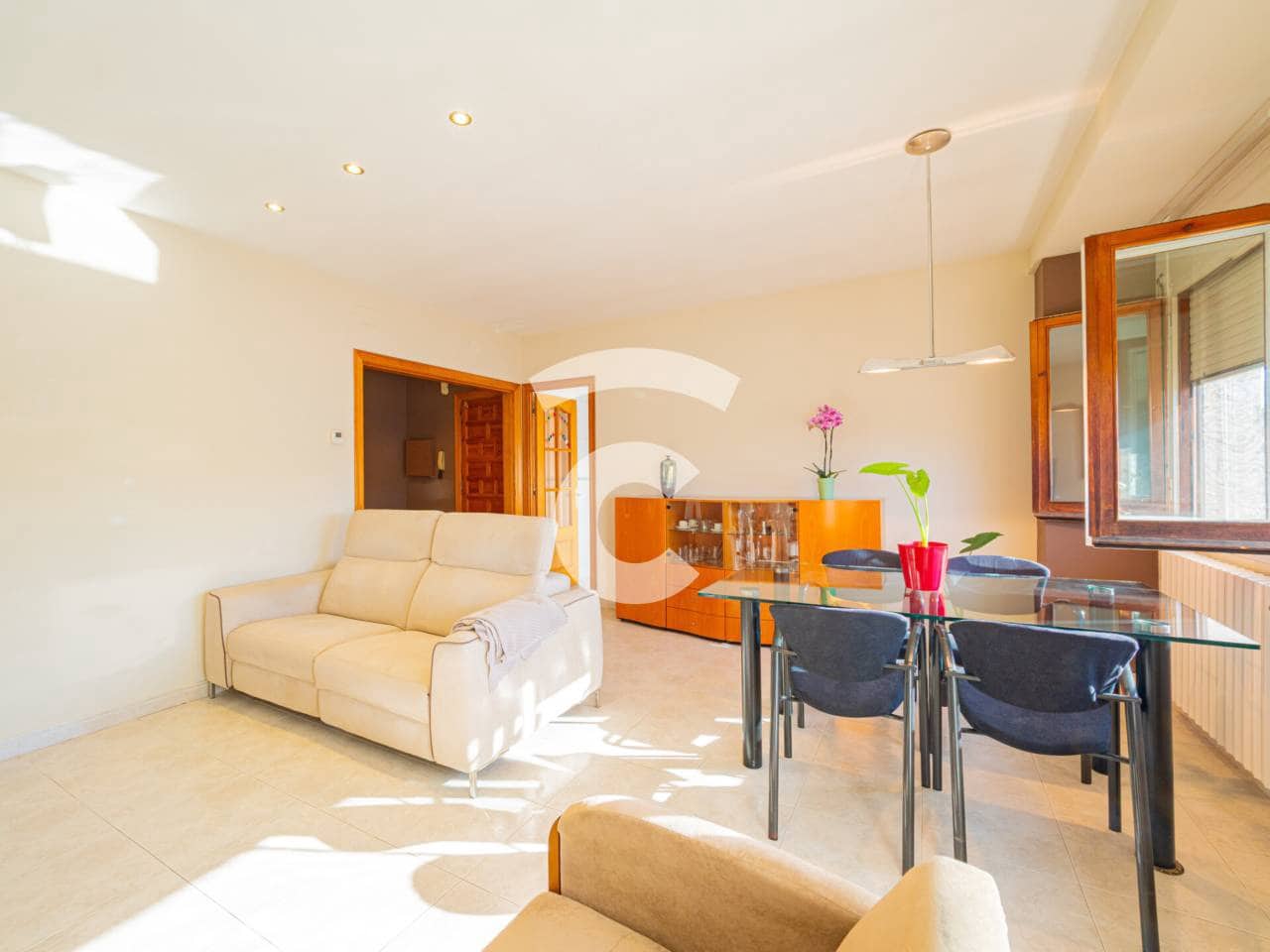 8 bedroom Townhouse for sale in Manlleu with garage - € 395,000 (Ref: 10170400)