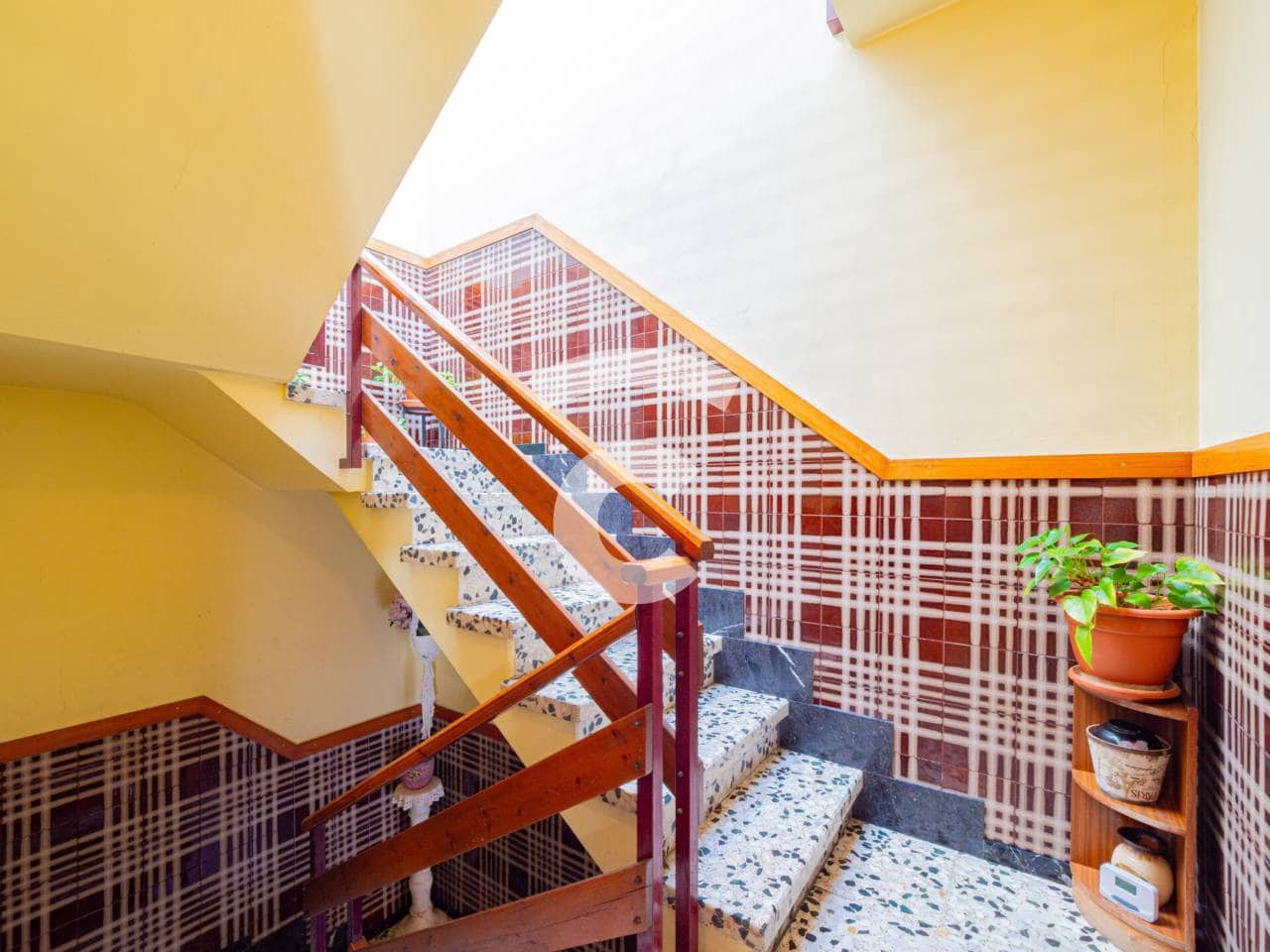 8 bedroom Townhouse for sale in Manlleu with garage - € 395,000 (Ref: 10170400)