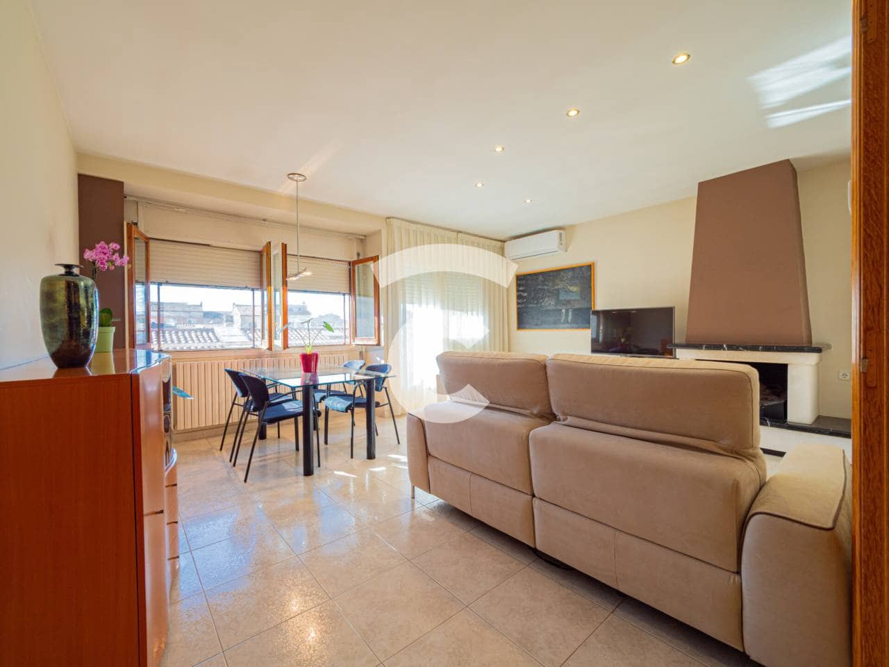 8 bedroom Townhouse for sale in Manlleu with garage - € 395,000 (Ref: 10170400)
