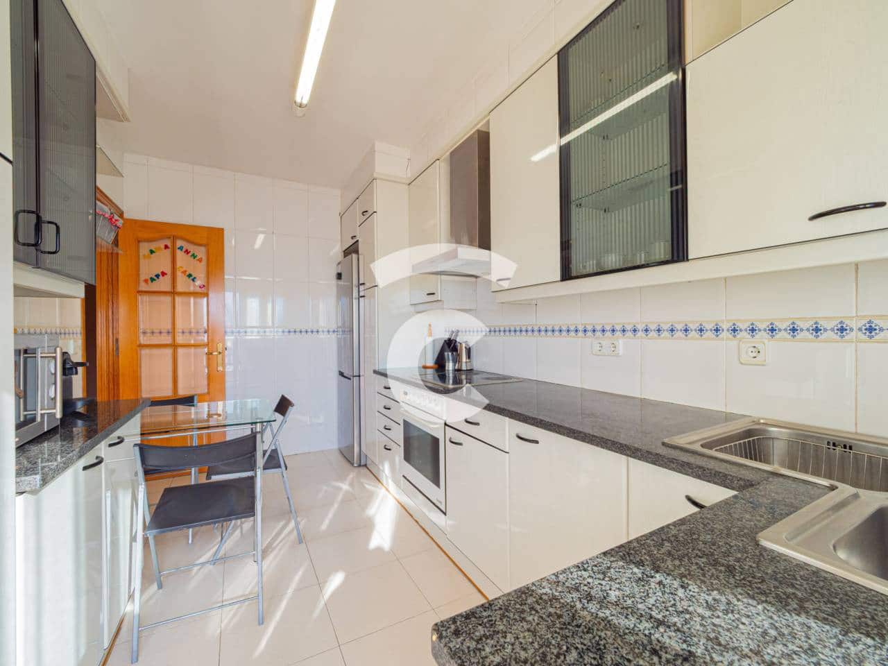 8 bedroom Townhouse for sale in Manlleu with garage - € 395,000 (Ref: 10170400)