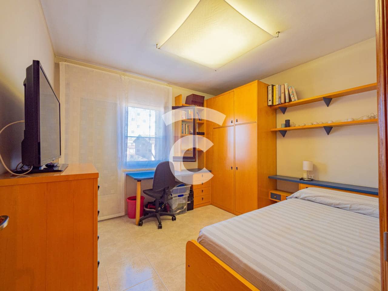 8 bedroom Townhouse for sale in Manlleu with garage - € 395,000 (Ref: 10170400)