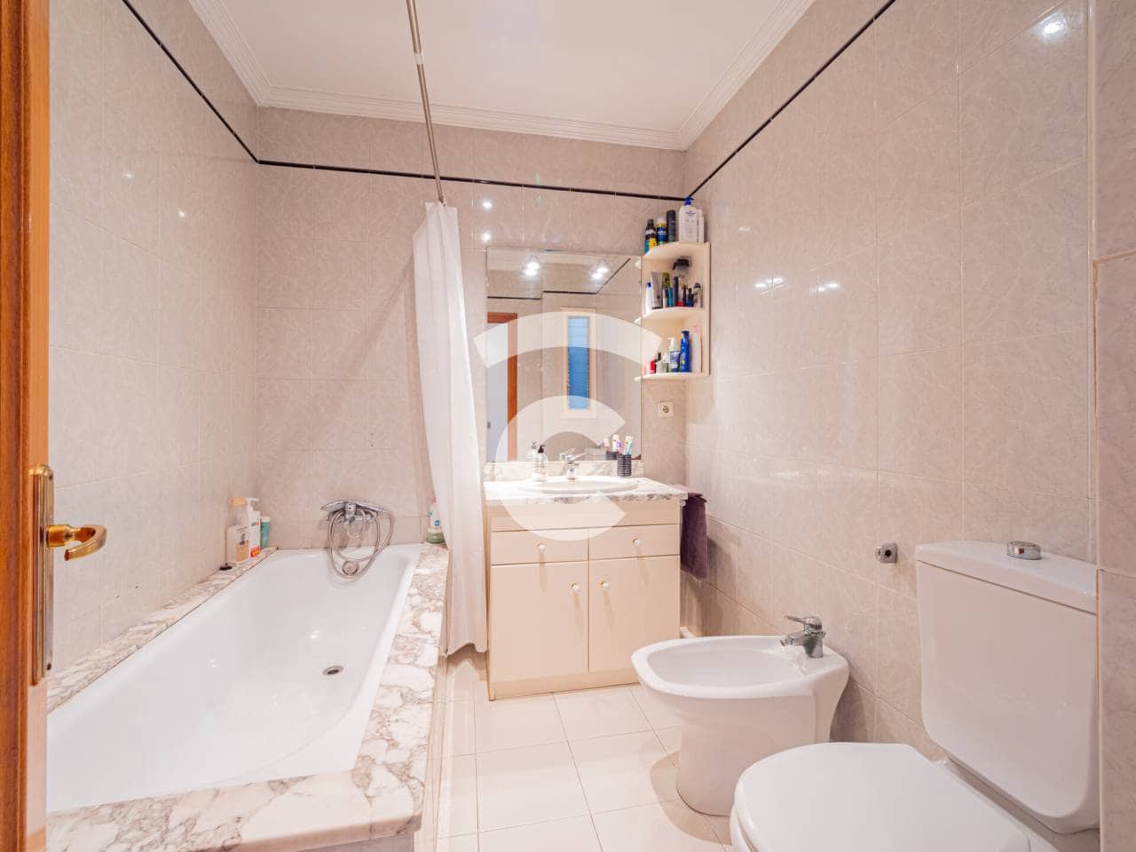 8 bedroom Townhouse for sale in Manlleu with garage - € 395,000 (Ref: 10170400)