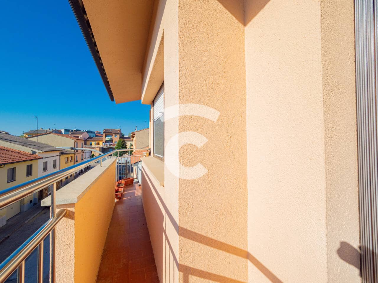 8 bedroom Townhouse for sale in Manlleu with garage - € 395,000 (Ref: 10170400)