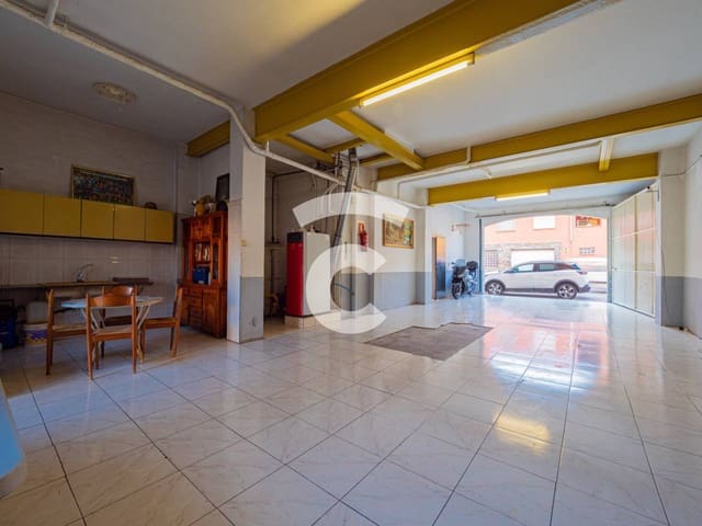 8 chambre Maison de Ville à vendre à Manlleu avec garage - 395 000 € (Ref: 10170400)