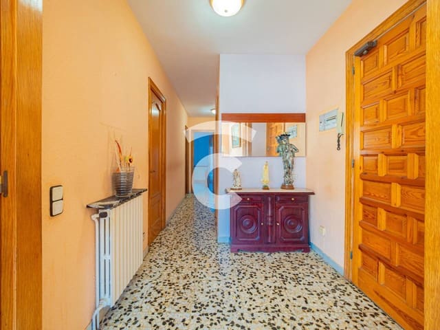 8 chambre Maison de Ville à vendre à Manlleu avec garage - 395 000 € (Ref: 10170400)