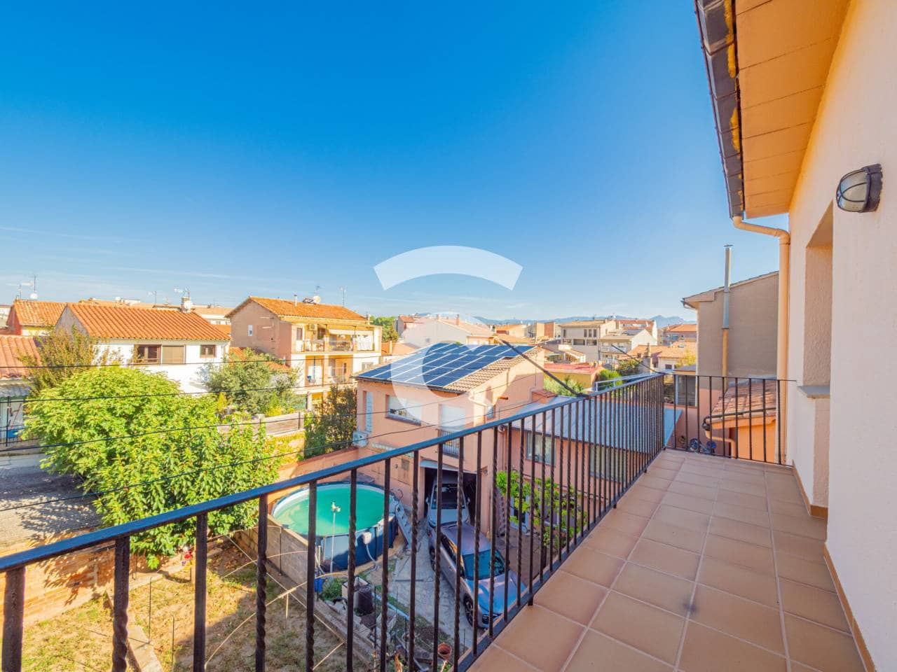 8 bedroom Townhouse for sale in Manlleu with garage - € 395,000 (Ref: 10170400)