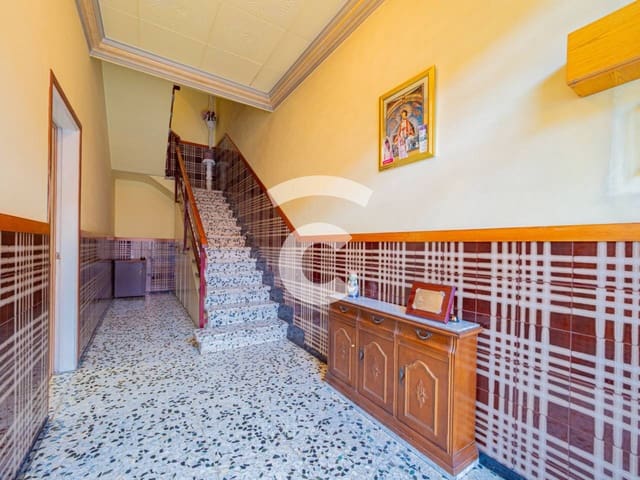 8 chambre Maison de Ville à vendre à Manlleu avec garage - 395 000 € (Ref: 10170400)
