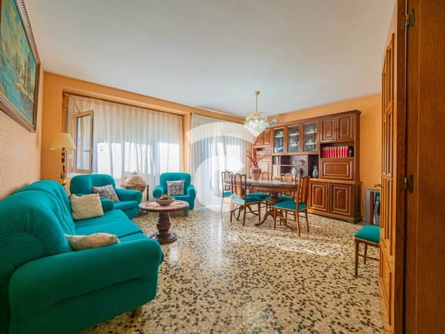 8 chambre Maison de Ville à vendre à Manlleu avec garage - 395 000 € (Ref: 10170400)