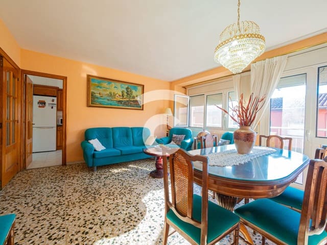 8 chambre Maison de Ville à vendre à Manlleu avec garage - 395 000 € (Ref: 10170400)